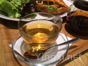 醇香浓郁的泰式冬阴功汤:热辣而鲜美!