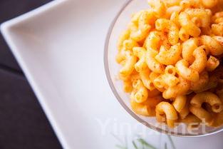 东北菜地三鲜是一道非常美味、营养丰富的菜肴