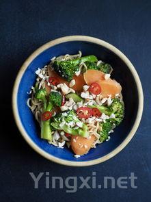 花菜胡萝卜炒牛肉嘎嘎好吃,花菜清脆,牛肉炒的嫩嫩的